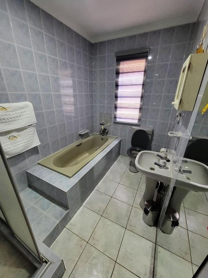 La-Nuel Guest Lodge Boksburg Bagian luar foto